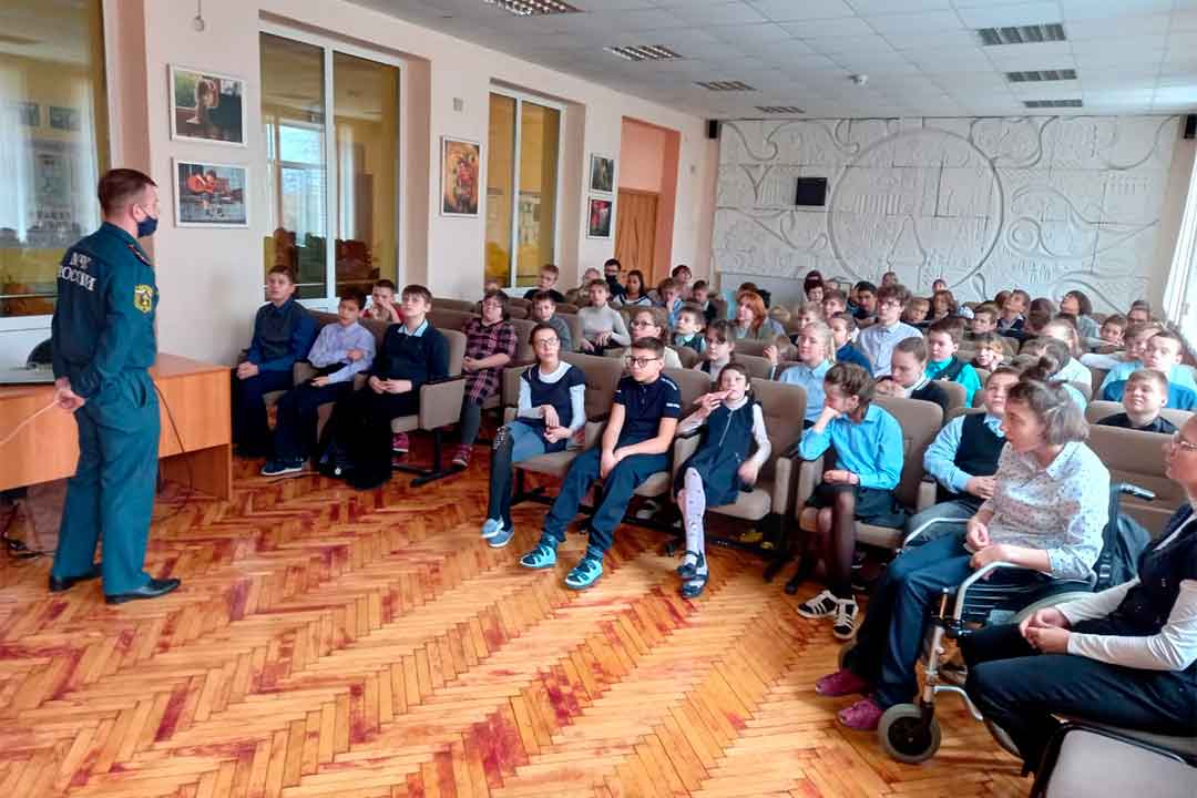 Uyrovskaya shkola Grazhdanskaya oborona 3
