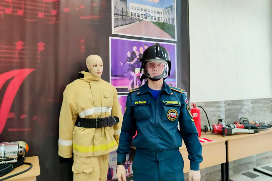 90 let grajdan oborone vystavka vorovskij 5