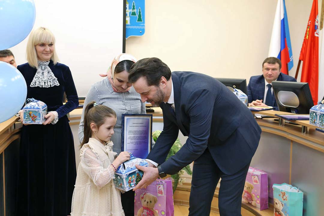 pozdravlenie pervorojdennih 4