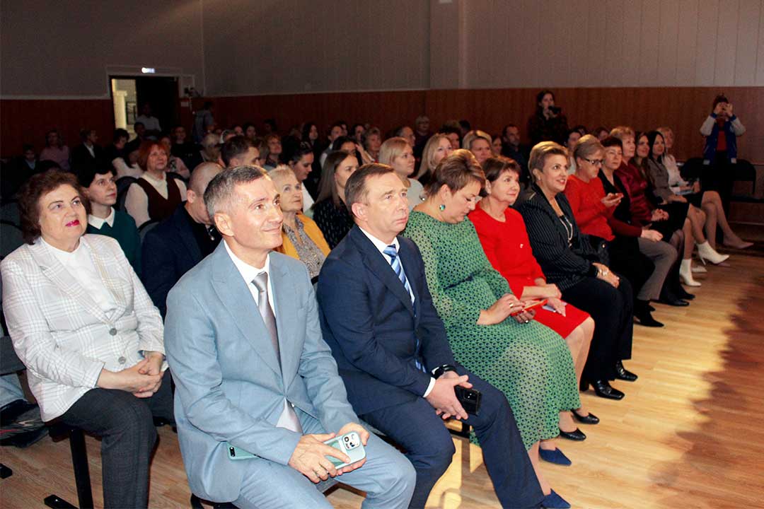 novohariton den uchitelya GGU 2
