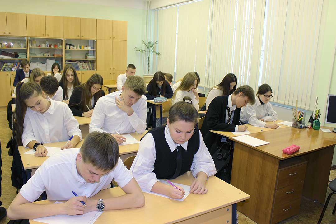 novohariton ucheniki 11 klassa SOSH10 Zholobov 6