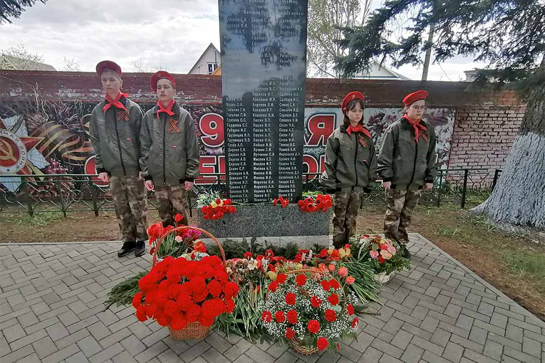 novoharitonovskoe vozlozhenie cvetov 10