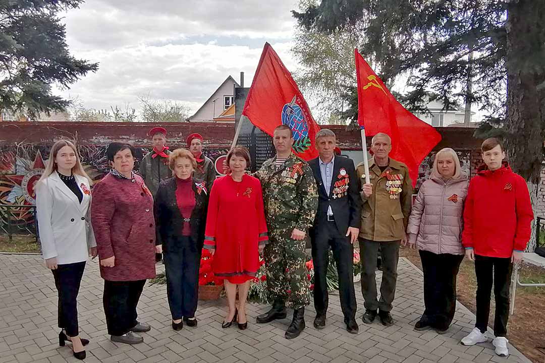 novoharitonovskoe vozlozhenie cvetov 12