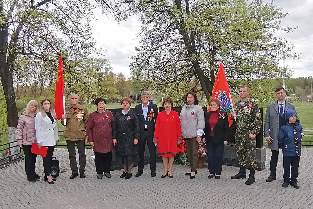 novoharitonovskoe vozlozhenie cvetov 4