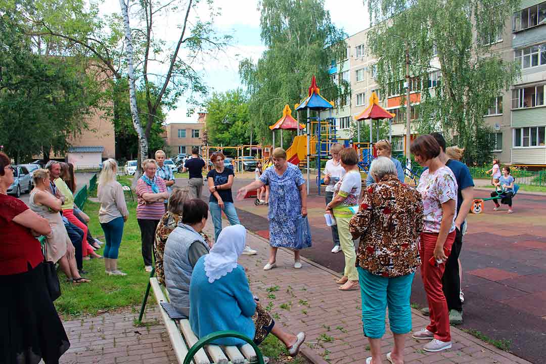 hariton vsrtecha s zhitelyami 3107 1