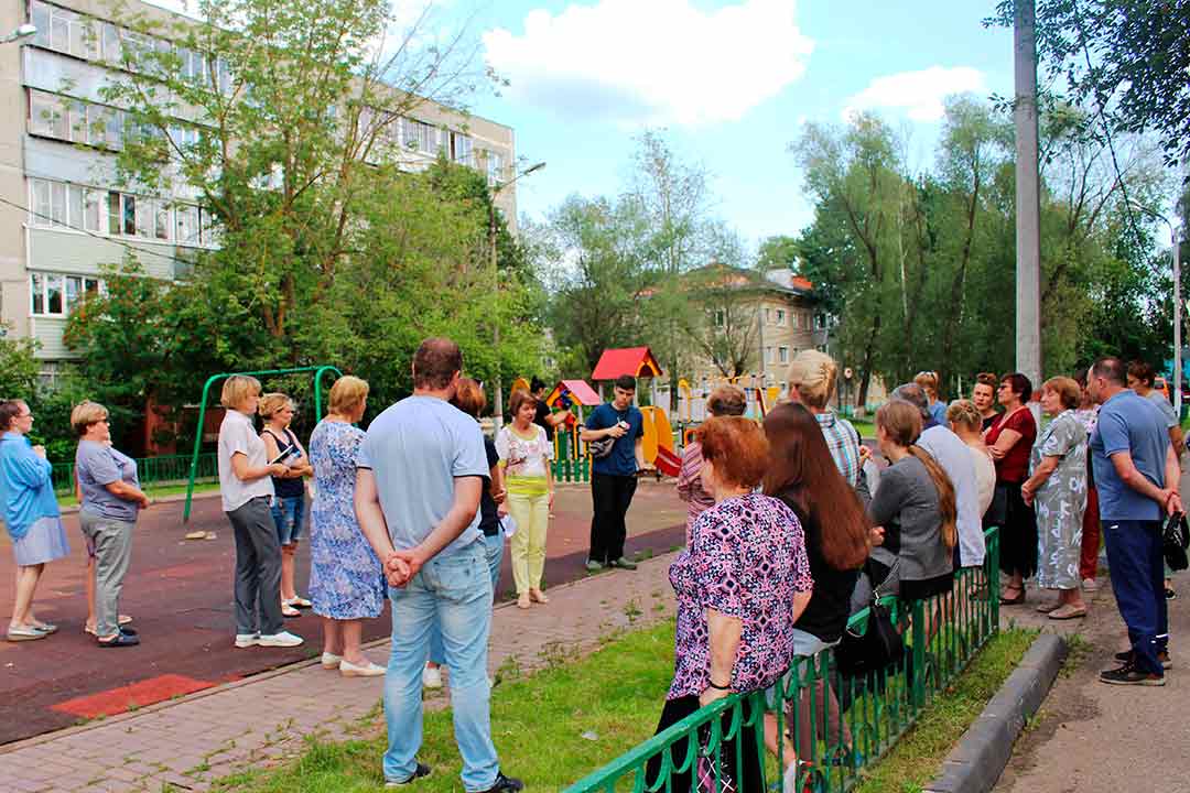 hariton vsrtecha s zhitelyami 3107 2