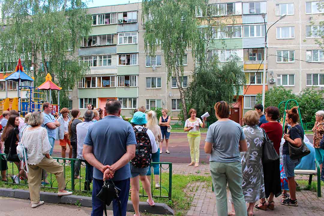 hariton vsrtecha s zhitelyami 3107 4