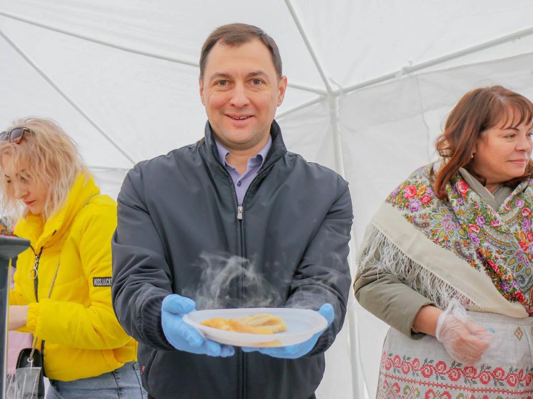 prazdnik vo dvore na Mikhalevicha 1