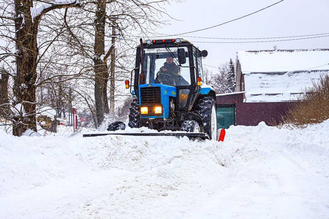 Traktor Ubiraen Sneg 