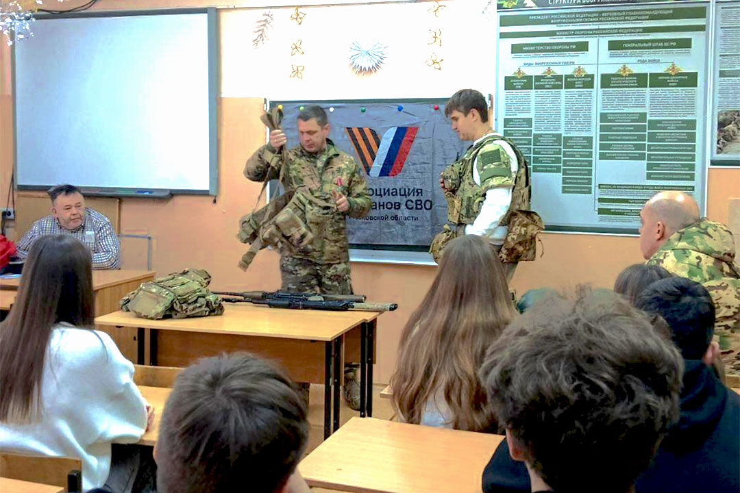 Раменский ветеран СВО обучил школьников основам военного дела и тактической медицины
