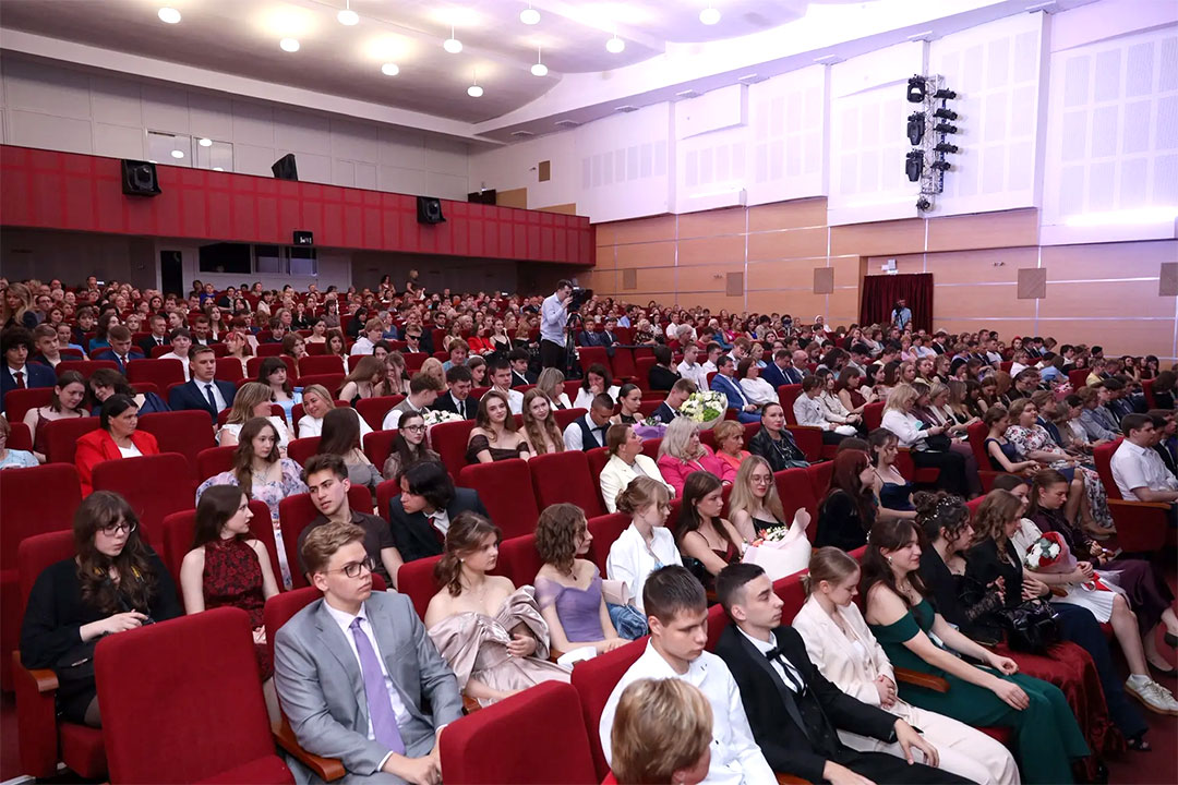 Nagrajdenie Vipusknikv Medalistov 2